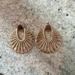 Gold Kendra Scott earrings